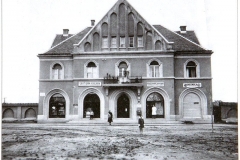 1931 - Kažotićev trg, Gostiona i kuglana, Konzumna zadruga i Mesnica
